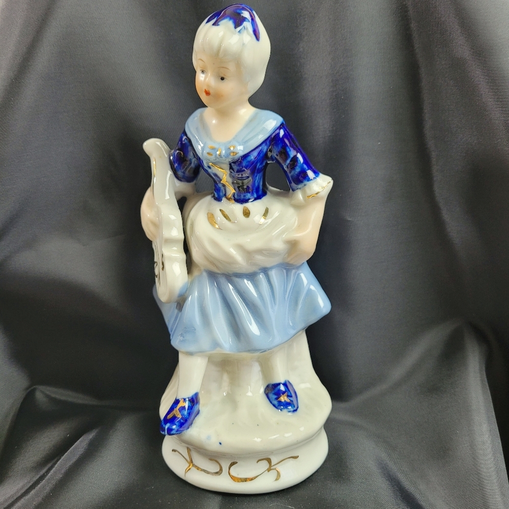 Vintage Figurine Colonial Blue & White Ceramic Woman With Violin 7 1/2"
